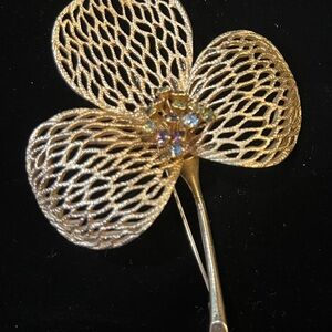 Intricate Gold Filigree Floral Brooch